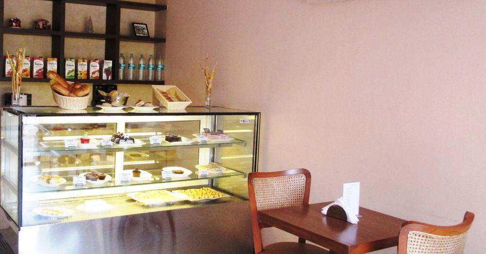 Hotel The Fern Residency, Miramar à Panaji Extérieur photo