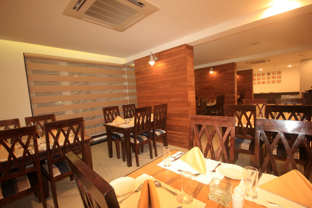 Hotel The Fern Residency, Miramar à Panaji Extérieur photo