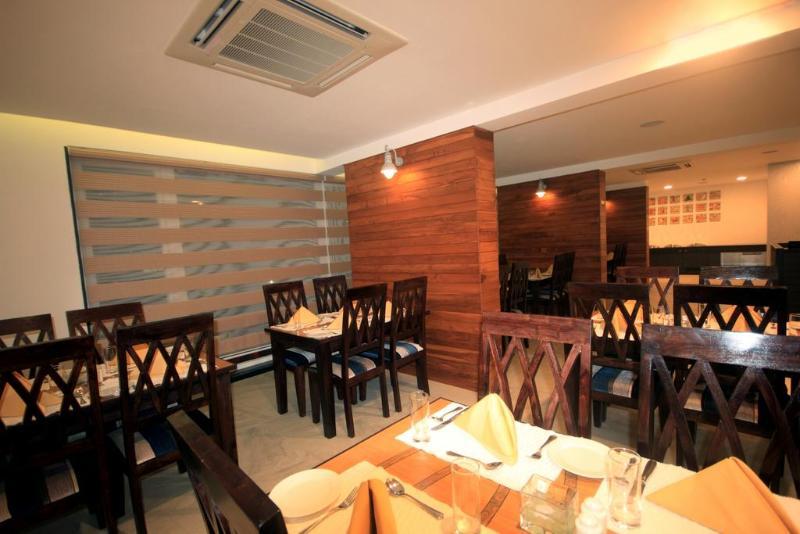 Hotel The Fern Residency, Miramar à Panaji Extérieur photo