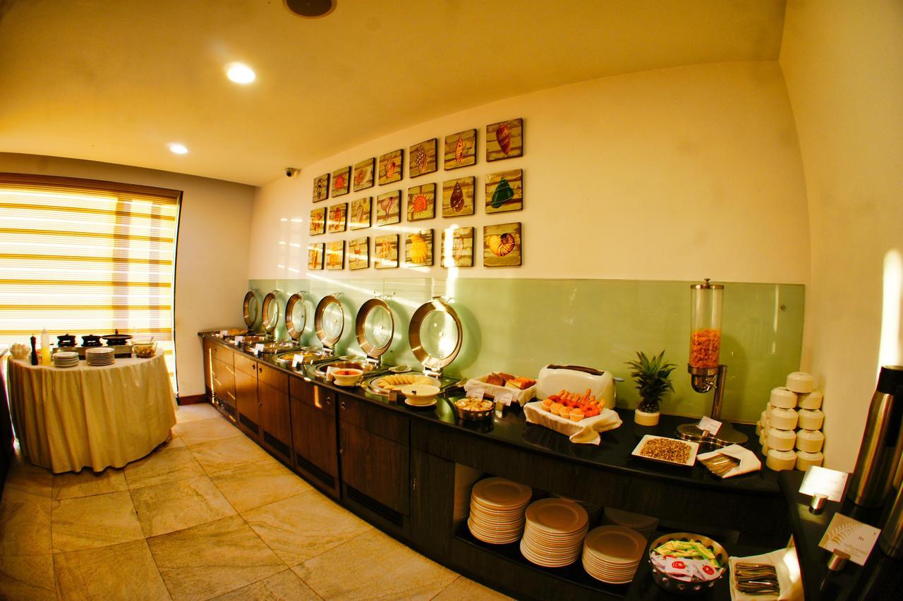 Hotel The Fern Residency, Miramar à Panaji Extérieur photo