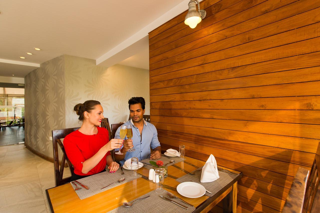 Hotel The Fern Residency, Miramar à Panaji Extérieur photo