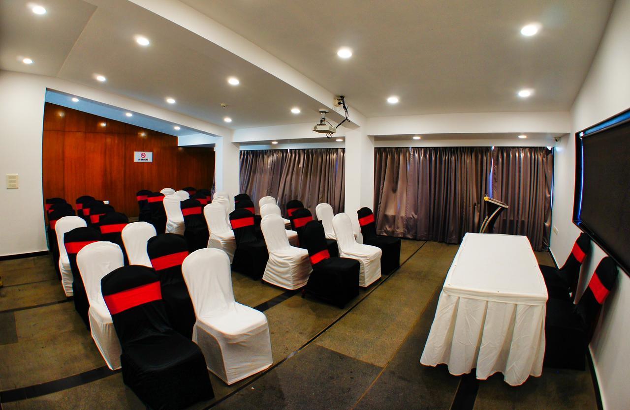Hotel The Fern Residency, Miramar à Panaji Extérieur photo