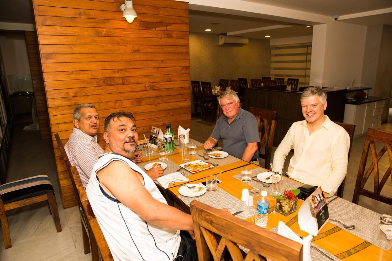 Hotel The Fern Residency, Miramar à Panaji Extérieur photo